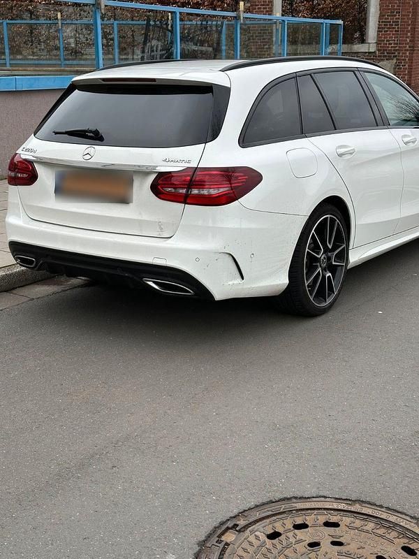 Gebraucht Mercedes C220 194 PS (142 kW) 2018 Weiß Kombi