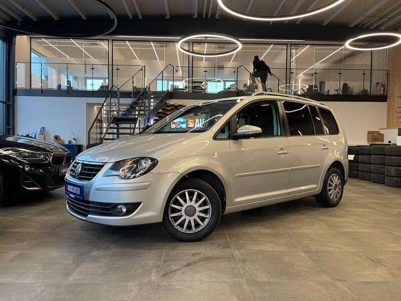 Silber Gebraucht 2010 VW Touran Freestyle Van / Kleinbus | 5.499 € (Guter Preis) - Bild 1/4