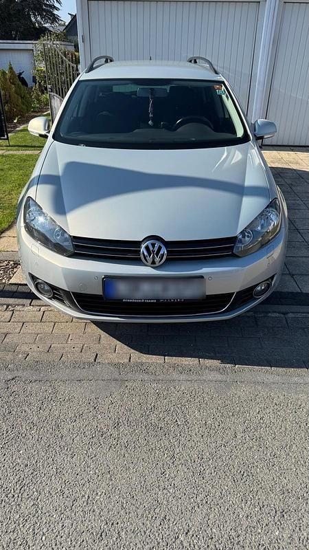Silber Gebraucht 2012 VW Golf VI Kombi | 5.750 € (Etwas zu teuer) - Bild 1/4