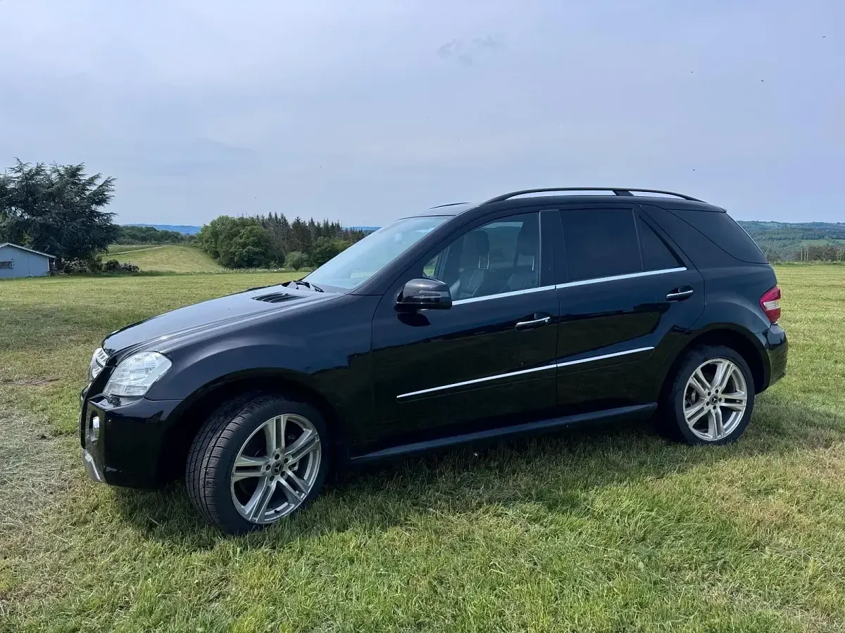 Gebraucht Mercedes ML450 306 PS (225 kW) 2010 Schwarz SUV