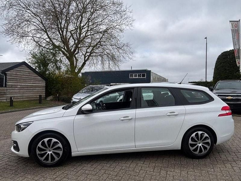 Gebraucht Peugeot 308 SW 120 PS (88 kW) 2018 Weiß Kombi