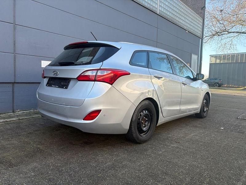 Gebraucht Hyundai i30 99 PS (72 kW) 2014 Silber Kombi