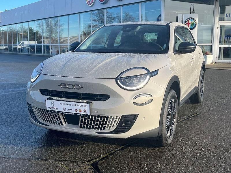 Beige Neu 2025 Fiat 600 Business SUV | 28.990 € - Bild 1/4