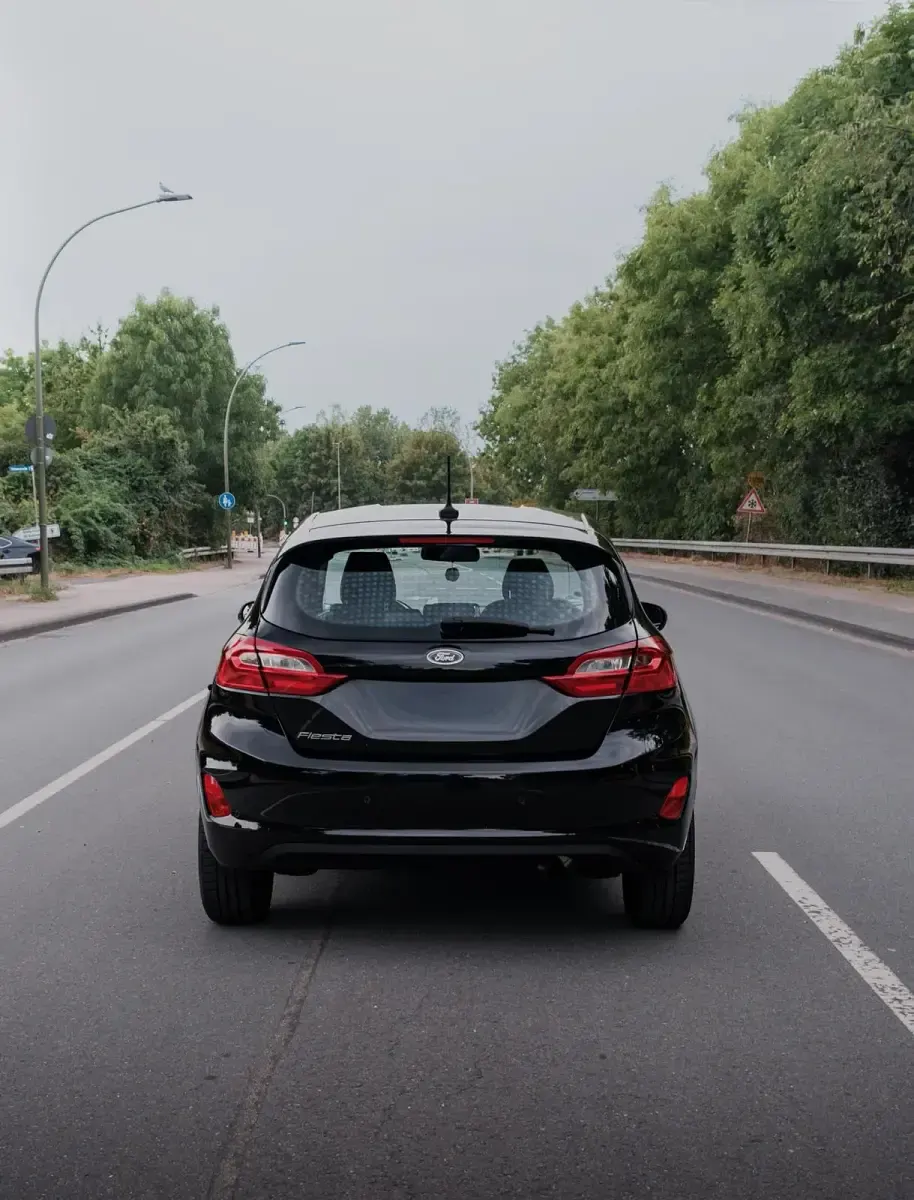 Gebraucht Ford Fiesta 75 PS (55 kW) 2020 Schwarz Kleinwagen