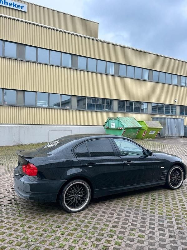 Usata BMW 318 130 CV (95 kW) 2009 Nero Berlina