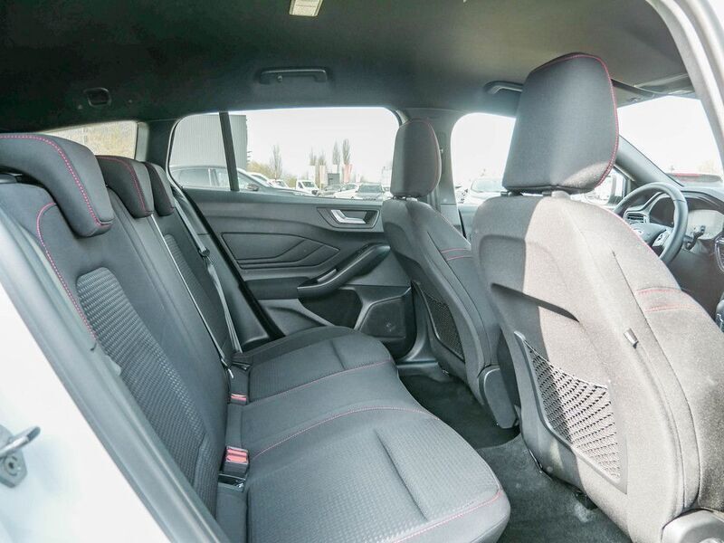 Gebraucht Ford Focus ST-Line 155 PS (114 kW) 2023 Weiss / frozen white Kombi