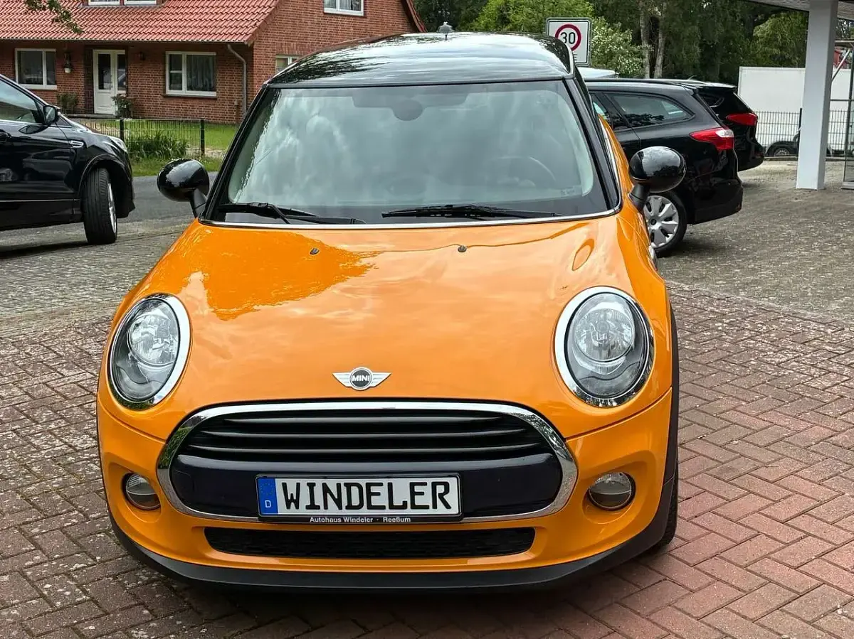 Gebraucht Mini Cooper 136 PS (100 kW) 2016 Volcanic orange Kleinwagen
