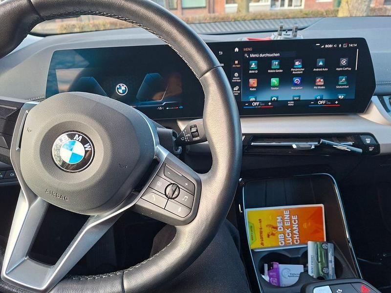 Rot Gebraucht 2023 BMW 218 Active Tourer Performance Van / Kleinbus | 26.900 € (Superpreis) - Bild 1/4