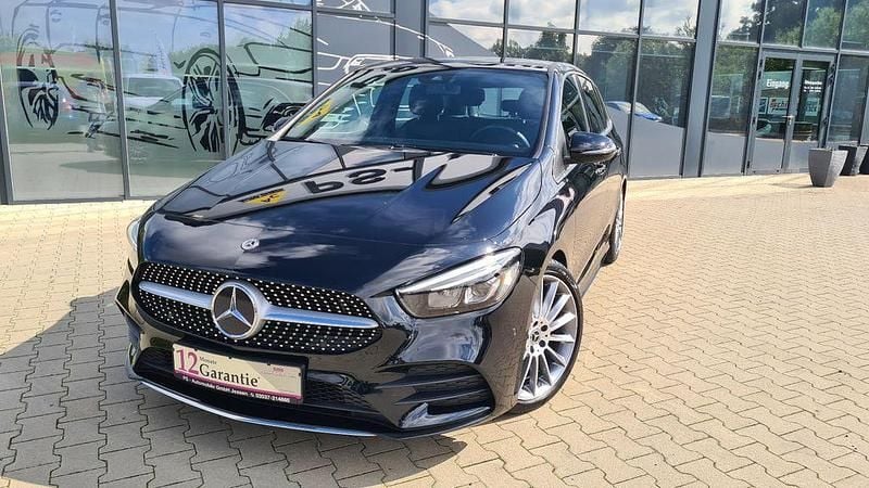 Schwarz Gebraucht 2019 Mercedes B200 AMG Van / Kleinbus | 22.990 € (Fairer Preis) - Bild 1/4