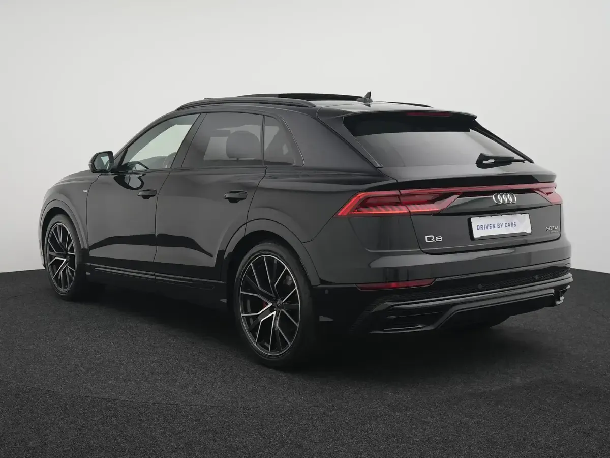 Gebraucht Audi Q8 S-Line 286 PS (210 kW) 2018 Orcaschwarz metallic SUV