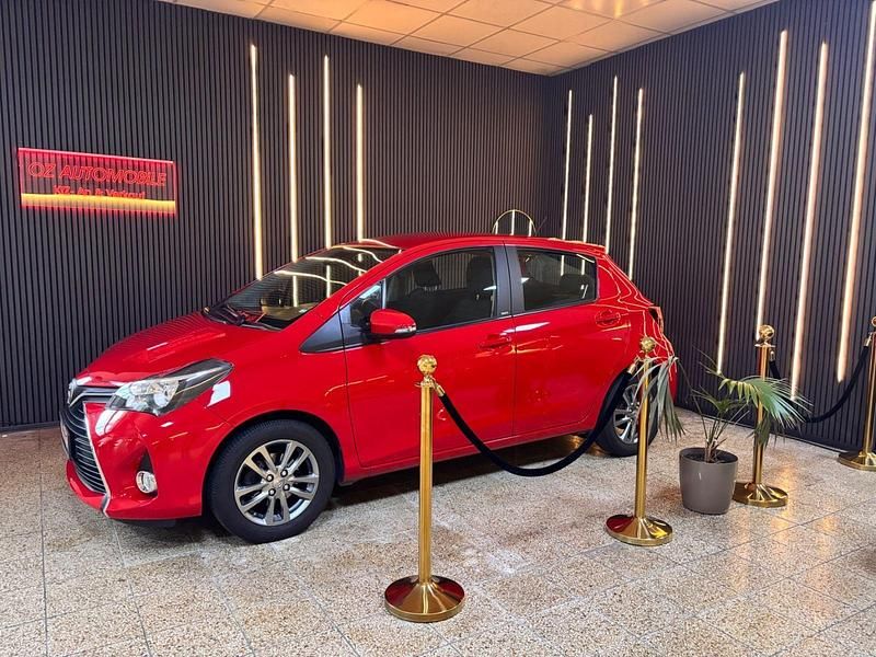 Rot Gebraucht 2016 Toyota Yaris Edition-S Kleinwagen | 9.950 € (Fairer Preis) - Bild 1/4