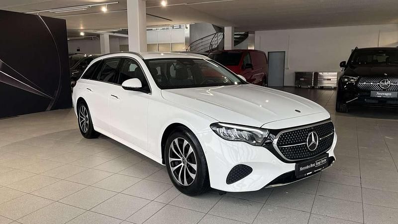Gebraucht Mercedes E200 Advanced Plus 204 PS (150 kW) 2024 Unilack polarweiß Kombi