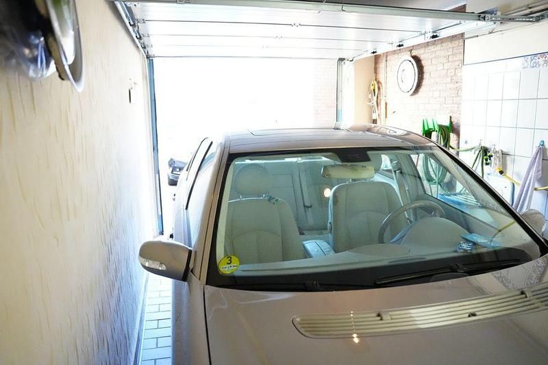 Silber Gebraucht 2004 Mercedes E270 Avantgarde Limousine | 6.500 € (Fairer Preis) - Bild 1/4