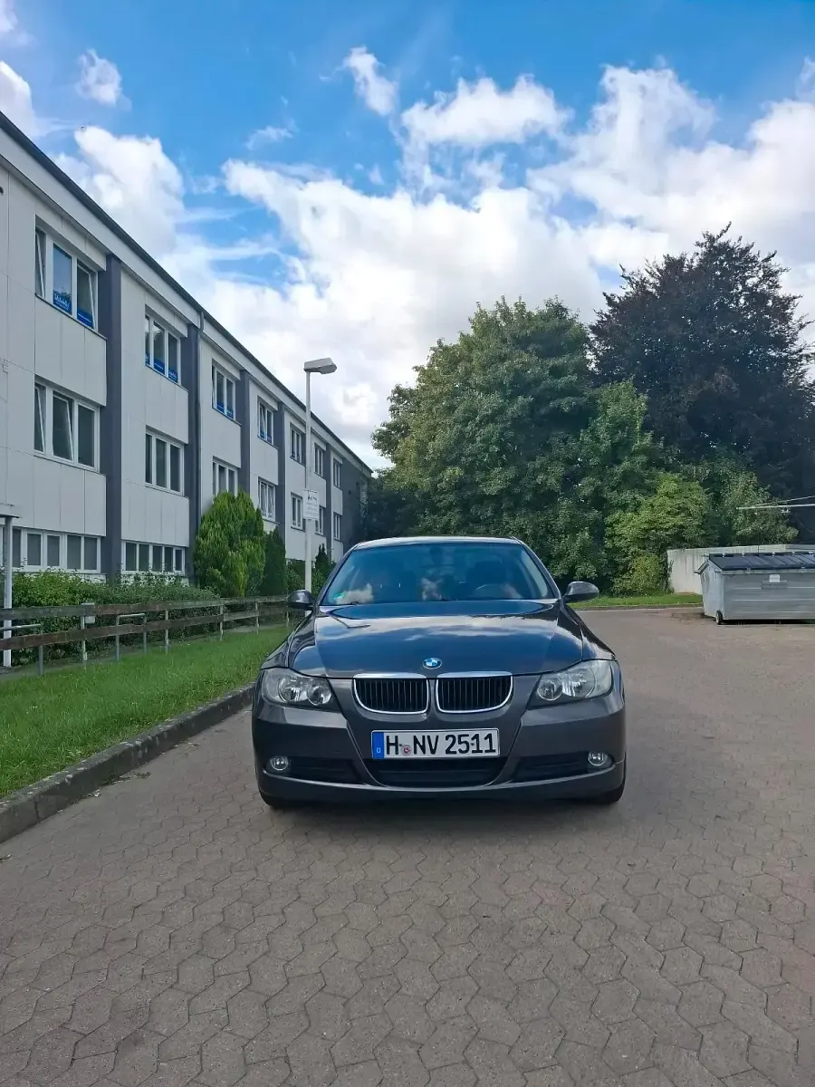 Gebraucht BMW 318 129 PS (94 kW) 2006 Grau Limousine