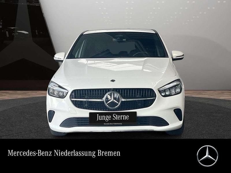 Weiß Gebraucht 2023 Mercedes B200 Progressive Van / Kleinbus | 28.990 € (Fairer Preis) - Bild 1/3