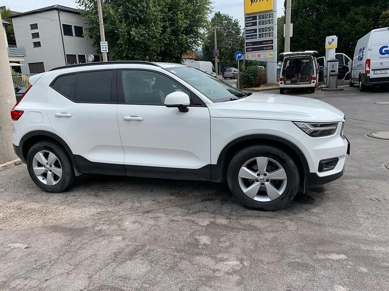 Weiß Gebraucht 2018 Volvo XC40 SUV | 21.000 € - Bild 1/4