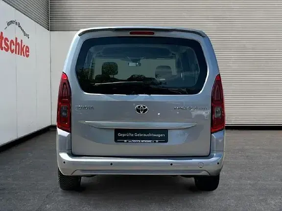 Gebraucht Toyota Proace Verso City 110 PS (80 kW) 2021 Bismutsilber Kombi