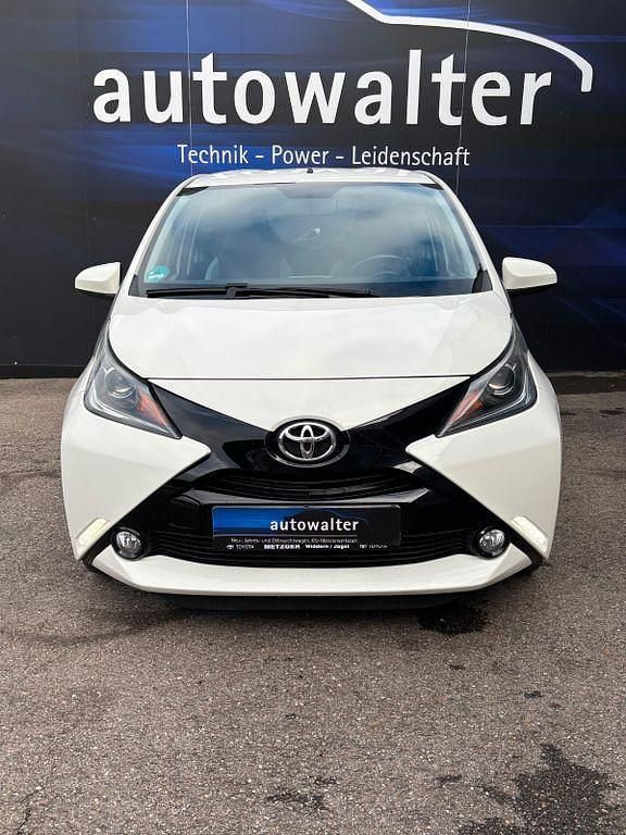 Gebraucht Toyota Aygo X-play 69 PS (50 kW) 2018 Weiß Kleinwagen