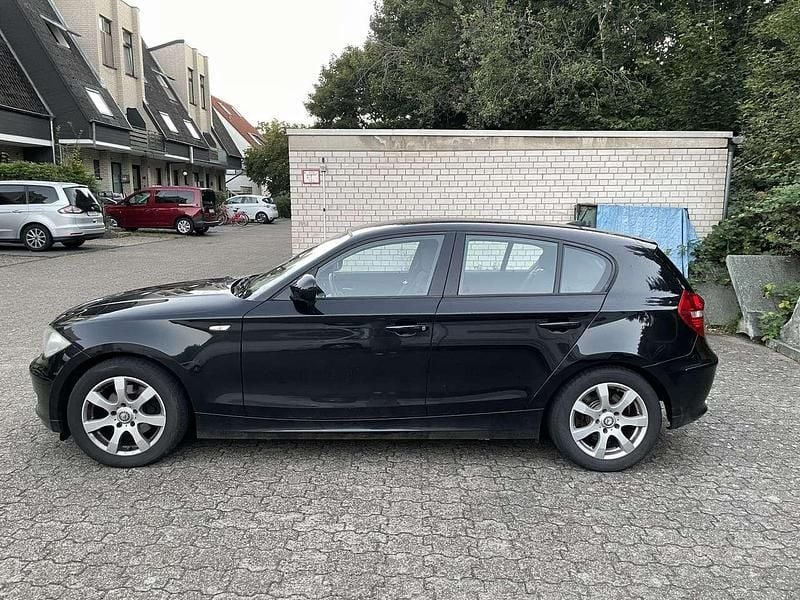Gebraucht BMW 118 143 PS (105 kW) 2011 Schwarz Kleinwagen