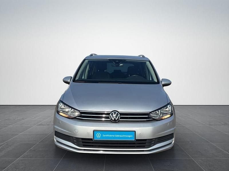Gebraucht VW Touran Active 122 PS (89 kW) 2022 Silber Van / Kleinbus