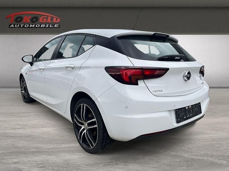 Gebraucht Opel Astra Edition 95 PS (69 kW) 2017 Weiß Limousine