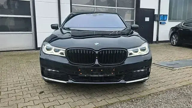 Gebraucht BMW 750 Shadowline 400 PS (294 kW) 2018 Schwarz Limousine