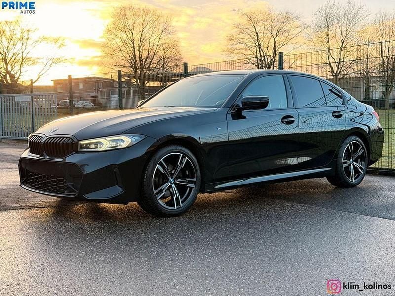 Saphirschwarz Gebraucht 2023 BMW 320 M Sport Limousine | 32.700 € (Teuer) - Bild 1/4