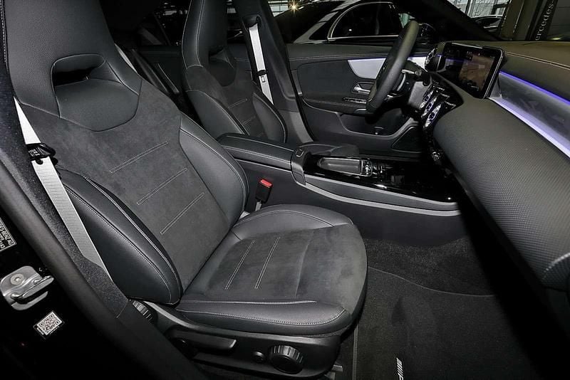 Gebraucht Mercedes CLA200 AMG 163 PS (119 kW) 2025 Metalliclack kosmosschwarz Coupé