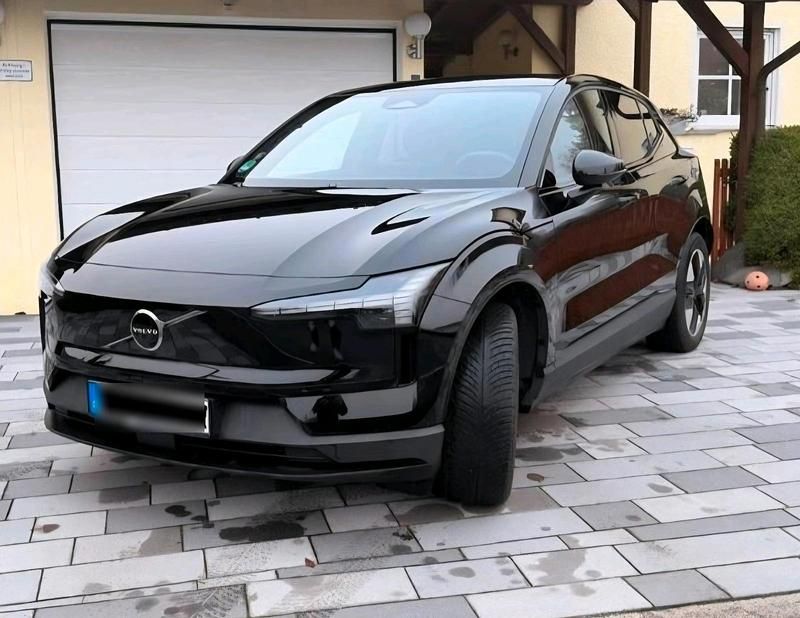 Schwarz Gebraucht 2024 Volvo EX30 Core SUV | 27.900 € (Superpreis) - Bild 1/4