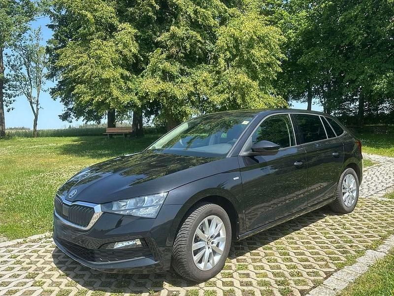 Schwarz Gebraucht 2022 Skoda Scala Tour Kleinwagen | 18.900 € (Fairer Preis) - Bild 1/4