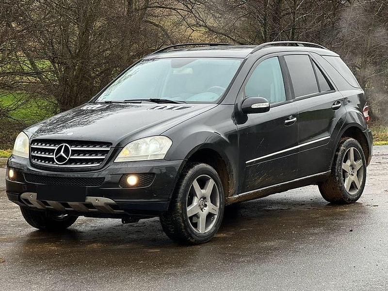 Gebraucht Mercedes ML500 306 PS (225 kW) 2006 Schwarz SUV