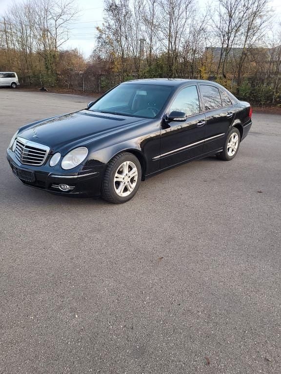 Gebraucht Mercedes E280 Avantgarde 190 PS (139 kW) 2009 Schwarz Limousine