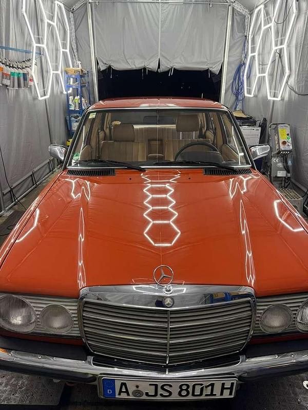 Gebraucht Mercedes E230 109 PS (80 kW) 1981 Orange Limousine