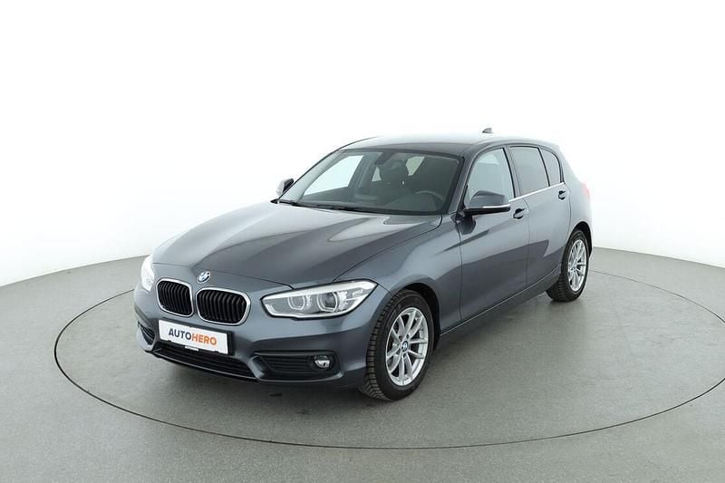 Grau Gebraucht 2018 BMW 118 Advantage Kleinwagen | 17.500 € (Teuer) - Bild 1/3