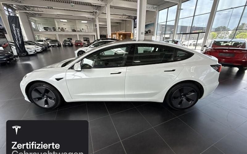 Weiß Gebraucht 2021 Tesla Model 3 Limousine | 22.800 € (Fairer Preis) - Bild 1/4