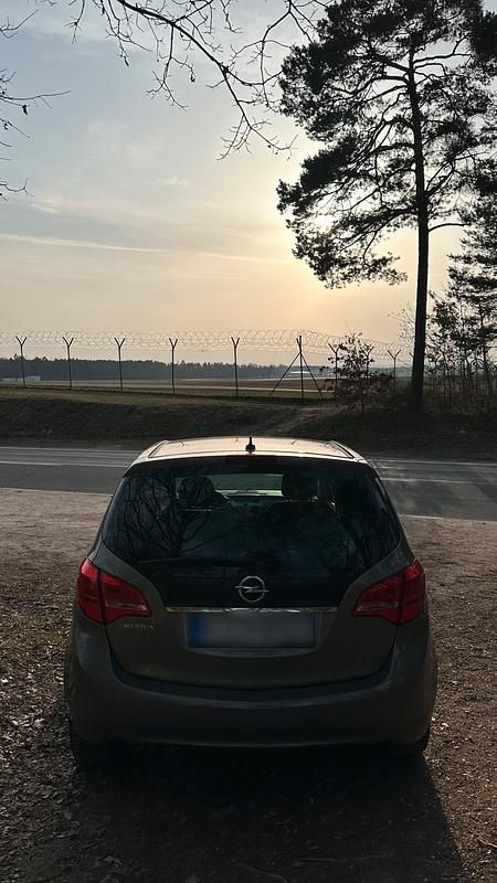 Gebraucht Opel Meriva 120 PS (88 kW) 2016 Braun Van / Kleinbus