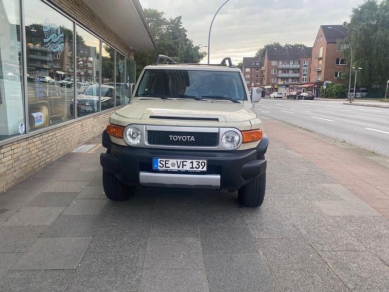 Beige Gebraucht 2008 Toyota FJ SUV | 26.000 € - Bild 1/4