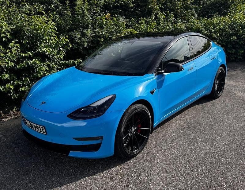 Blau Gebraucht 2022 Tesla Model 3 Limousine | 30.800 € (Fairer Preis) - Bild 1/4