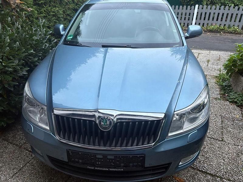 Blau Gebraucht 2010 Skoda Octavia Ambiente Kombi | 3.999 € (Superpreis) - Bild 1/4