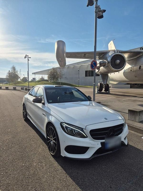 Weiß Gebraucht 2016 Mercedes C63 AMG AMG line Limousine | 23.999 € - Bild 1/4