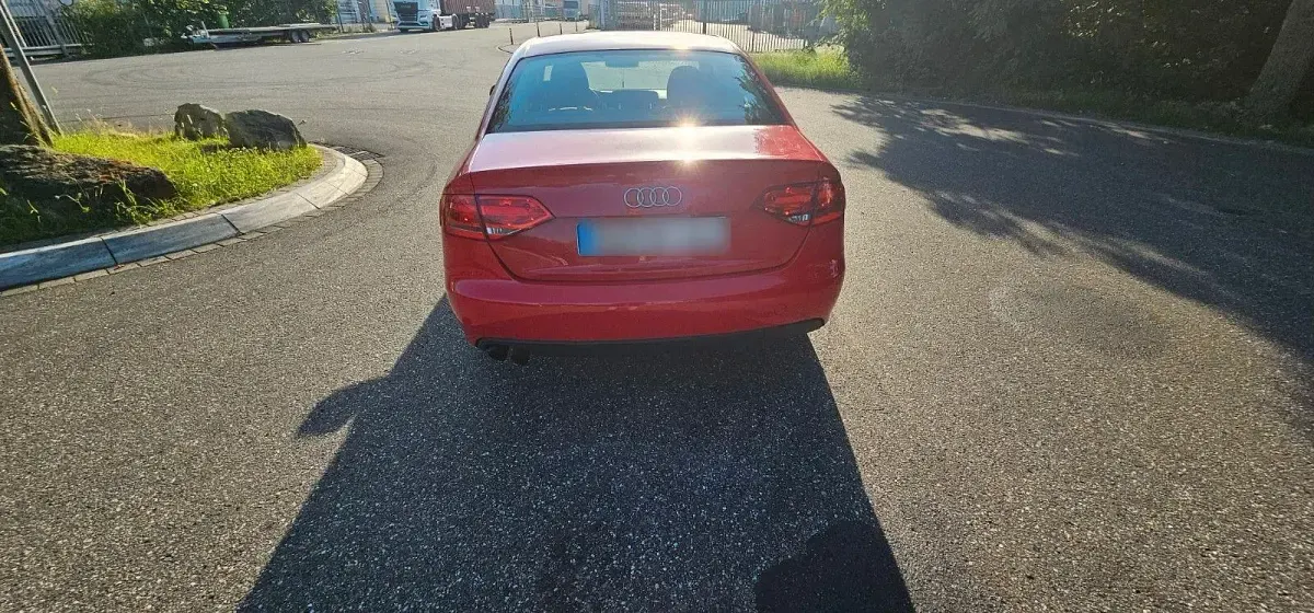 Gebraucht Audi A4 Attraction 120 PS (88 kW) 2010 Rot Limousine