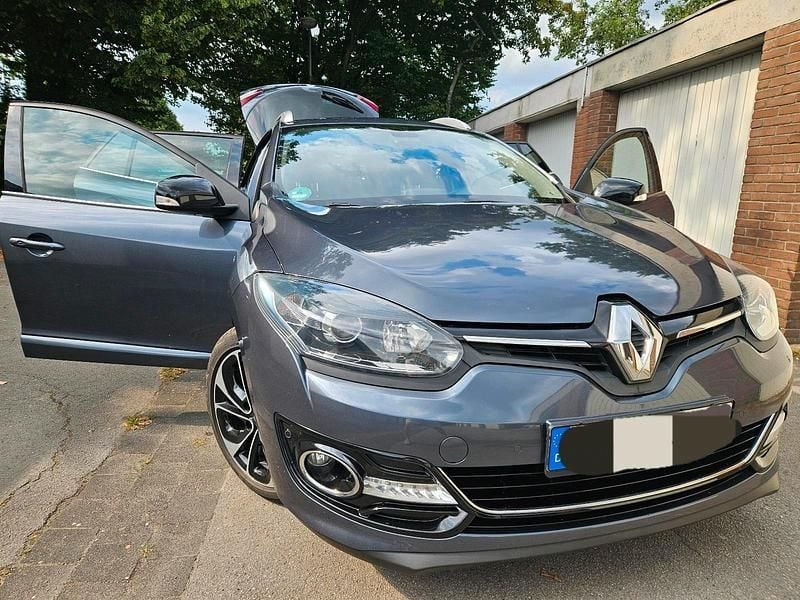 Grau Gebraucht 2016 Renault Mégane GrandTour Bose Edition Kombi | 9.750 € (Fairer Preis) - Bild 1/4