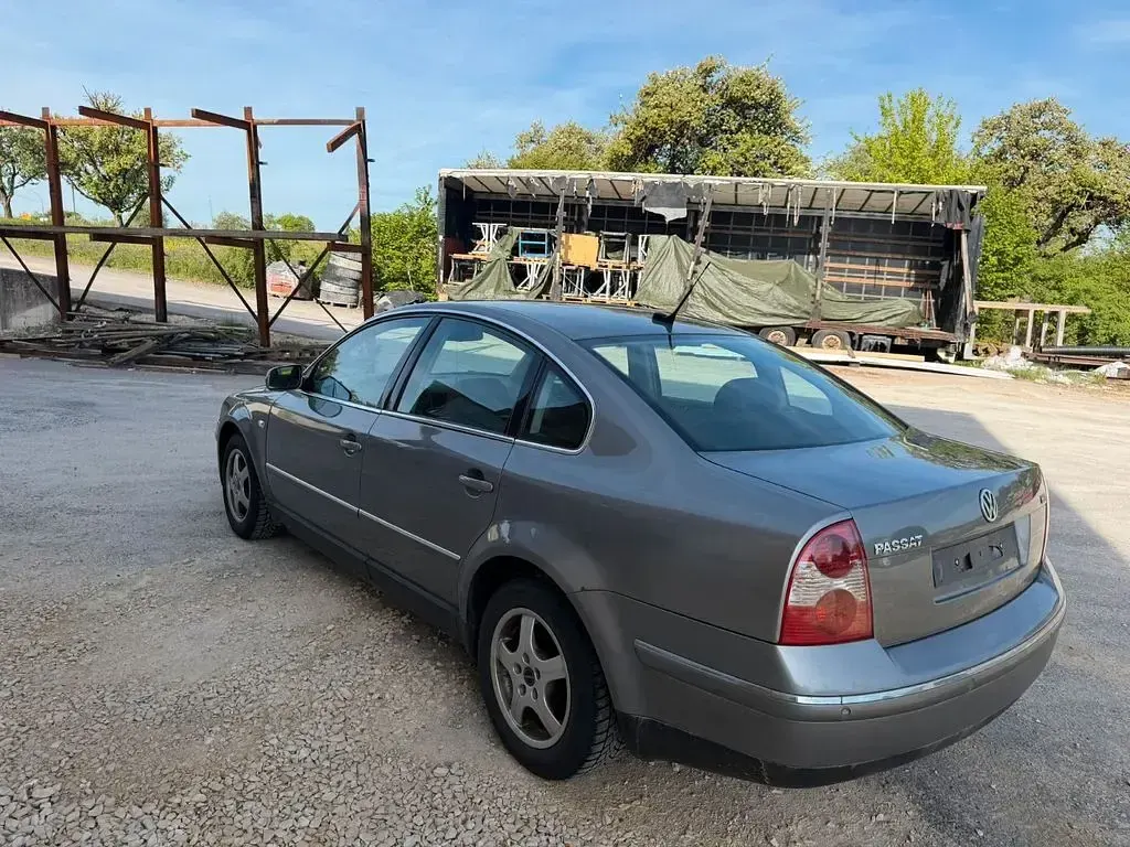 Usata VW Passat Highline 131 CV (96 kW) 2002 Berlina