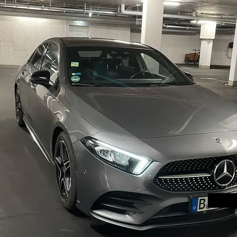 Gebraucht Mercedes A180 AMG line 136 PS (100 kW) 2019 Grau Limousine