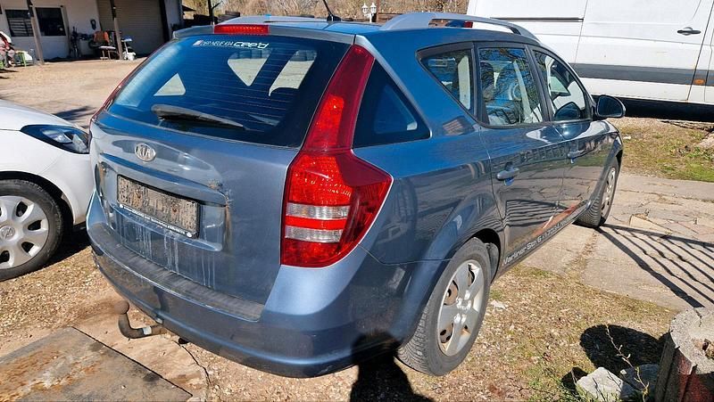 Gebraucht Kia Ceed 90 PS (66 kW) 2008 Blau Kleinwagen