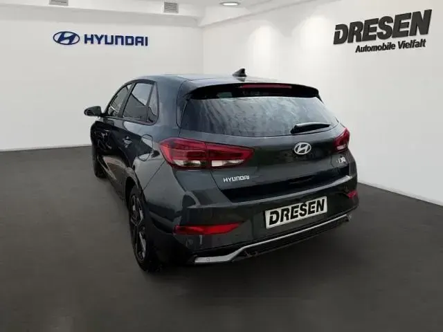 Neu Hyundai i30 Advantage 101 PS (74 kW) 2026 Grün Limousine