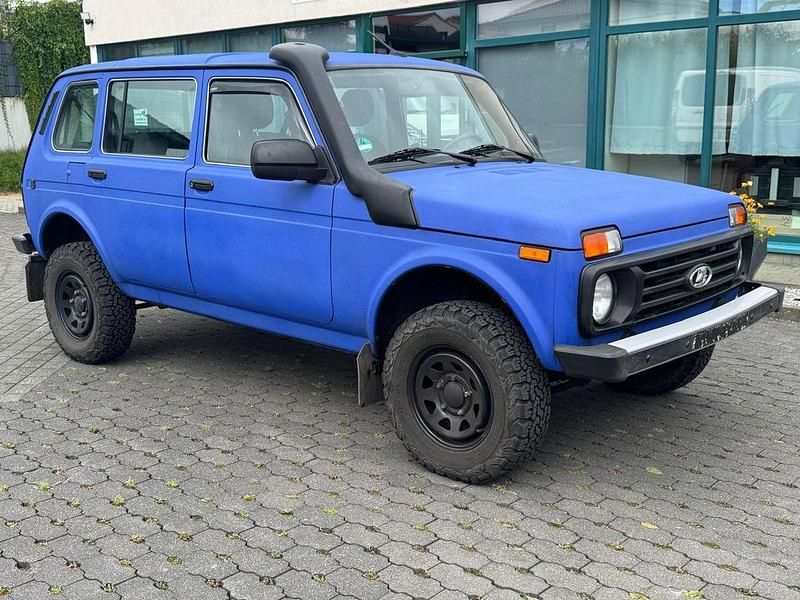 Blau Gebraucht 2023 Lada Urban SUV | 15.450 € (Fairer Preis) - Bild 1/4