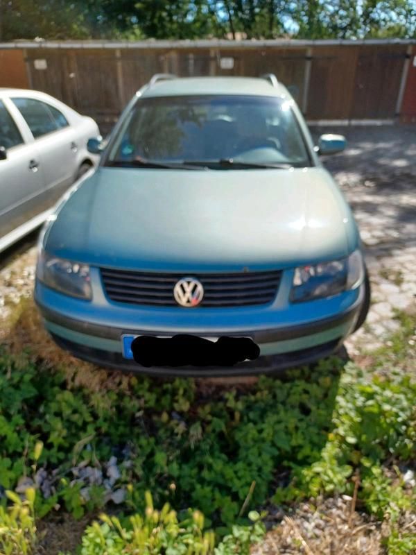 Grün Gebraucht 1999 VW Passat Kombi | 500 € (Guter Preis) - Bild 1/4