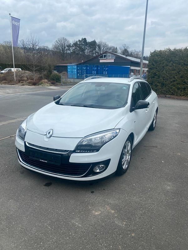 Gebraucht Renault Mégane 130 PS (95 kW) 2012 Weiß Limousine