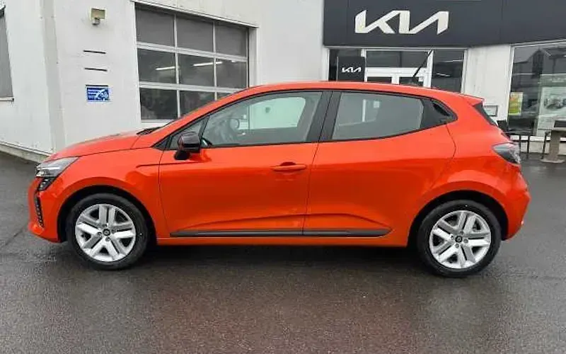 Gebraucht Renault Clio V Evolution 91 PS (66 kW) 2025 Valenciaorange (metallic) Limousine